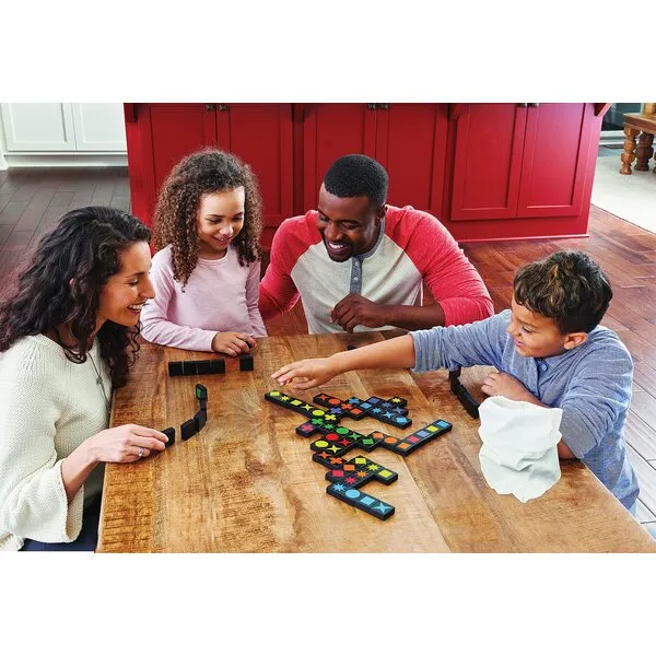 Mindware | Qwirkle: Travel (New) | Board Game | Ages 6+ | 2-4 Players | 45 Minutes Playing Time